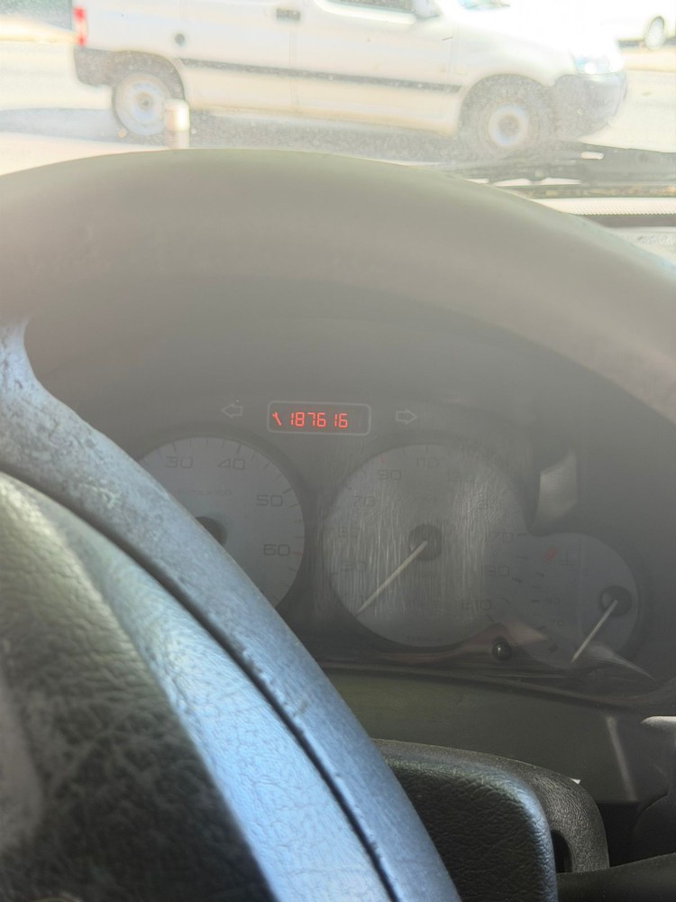 Peugeot Partner CONFORT 1.6 HDI — foto 10